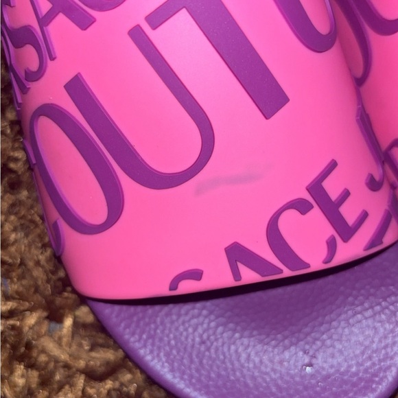 Versace - Picture 3 of 5